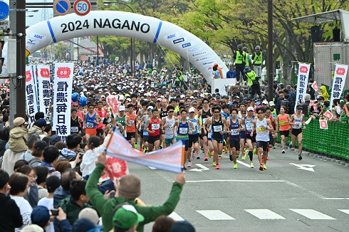 長野マラソン　©信濃毎日新聞社